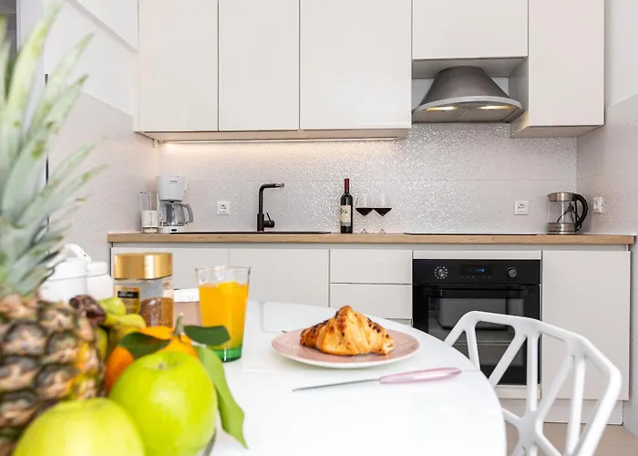 Breathtaking Sea View Apartment Near The Old City